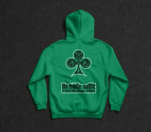 Sweat poker à capuche vert avec symbole trèfle dos
